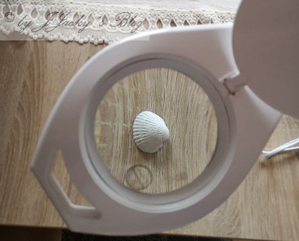 Lampe mit Lupe
